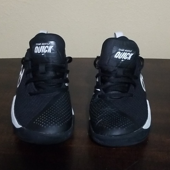 Nike Team Hustle Quick Shoes Black White Size 4.5 - Picture 2 of 9